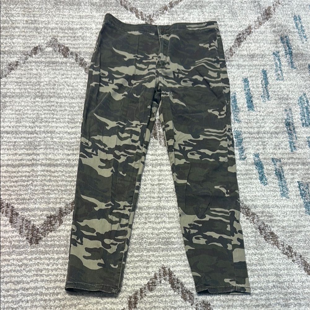 Ashley Mason Camouflage Jean 31 ♥️